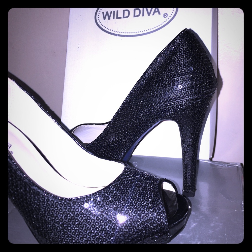 * WILD DIVA * Black Sequin Platform Pump Size 6.5